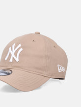Cappello League Essential 9Twenty camel di New Era - | Spazio Pritelli