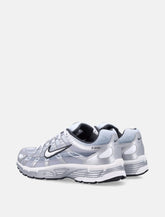Nike P-6000 Sneakers Metallic Silver - | Spazio Pritelli