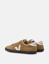 Sneakers Volley in camoscio marrone con dettagli bianchi di Veja - | Spazio Pritelli