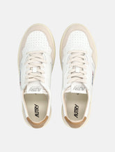 Autry Medalist Low Sneakers in White and Brown Sugar - | Spazio Pritelli