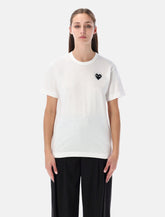 T-shirt bianca con cuore e cristalli di Comme des Garçons Play - | Spazio Pritelli