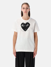 T-shirt bianca con cuore nero e borchie di Comme des Garçons Play - | Spazio Pritelli