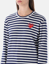 T-shirt a righe bianche e blu con cuore e cristalli di Comme des Garçons Play - | Spazio Pritelli