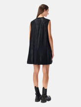 Abito corto con retro plissé in contrasto di Sacai - | Spazio Pritelli