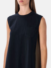 Abito corto con retro plissé in contrasto di Sacai - | Spazio Pritelli