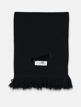 Sciarpa MM6 Maison Margiela in lana con frange e logo - | Spazio Pritelli