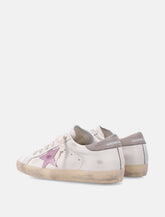 Sneakers da donna Golden Goose Super-Star in nappa bianca con stella rosa metallizzata - | Spazio Pritelli