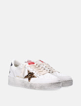 Sneakers da donna Golden Goose Ball Star in pelle bianca con stella animalier - | Spazio Pritelli