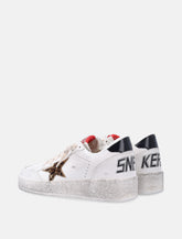 Sneakers da donna Golden Goose Ball Star in pelle bianca con stella animalier - | Spazio Pritelli