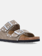 Sandali Birkenstock Arizona Rivet in pelle taupe scamosciata - | Spazio Pritelli