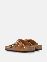 Sandalo Birkenstock Gizeh Rivet mink in camoscio - | Spazio Pritelli