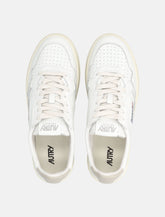 Autry Medalist low leather sneakers in white and feather grey - | Spazio Pritelli