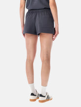 Sporty & Rich carbon Varsity Crest gym short - | Spazio Pritelli