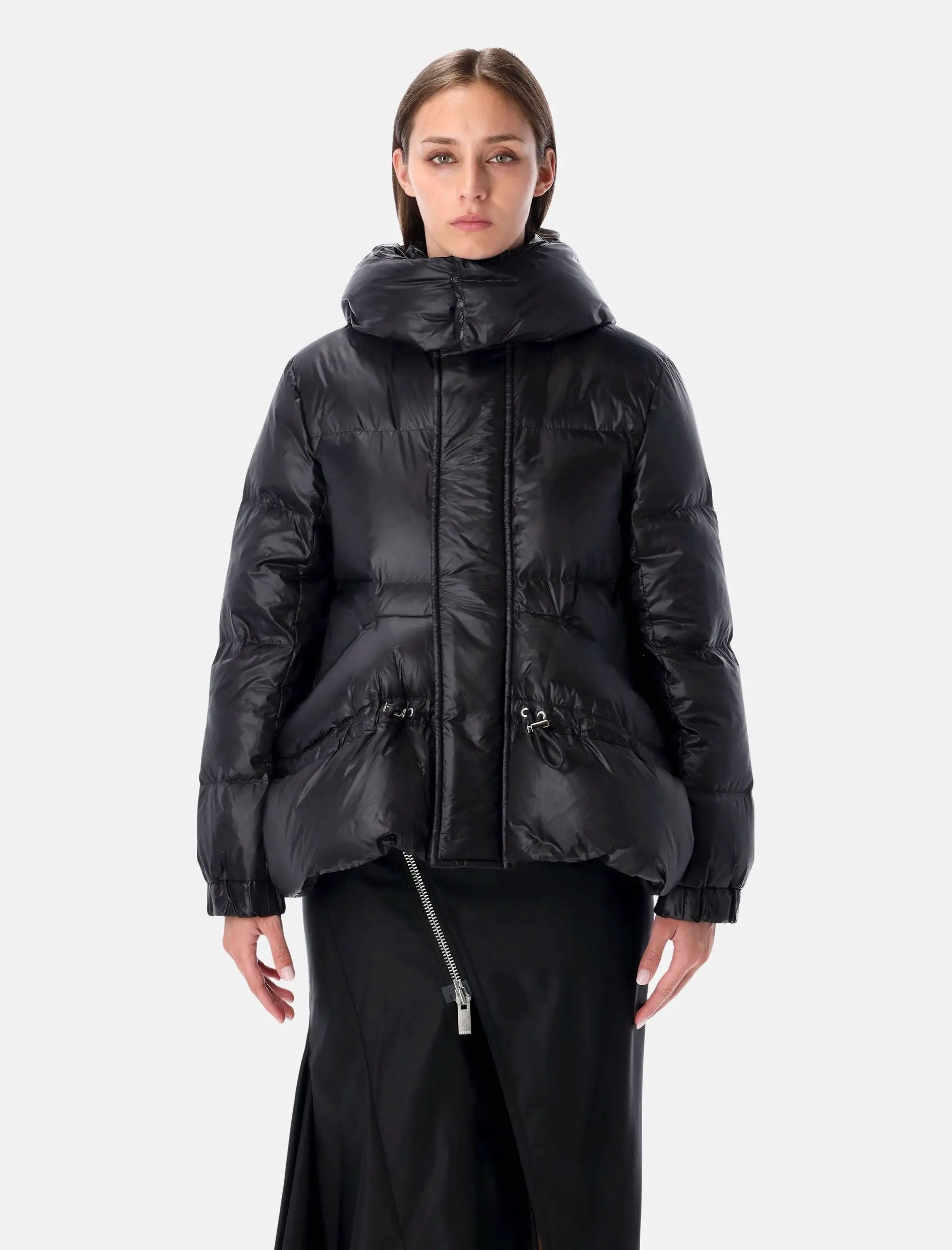 Sacai black hooded short padded puffer jacket | Spazio Pritelli