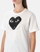 T-shirt bianca con cuore nero e borchie di Comme des Garçons Play -  | Spazio Pritelli
