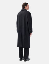 Mfpen cappotto Installation in lana riciclata -  | Spazio Pritelli