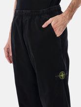 Pantaloni jogger Stone Island in cotone Panama biologico effetto “Old” -  | Spazio Pritelli